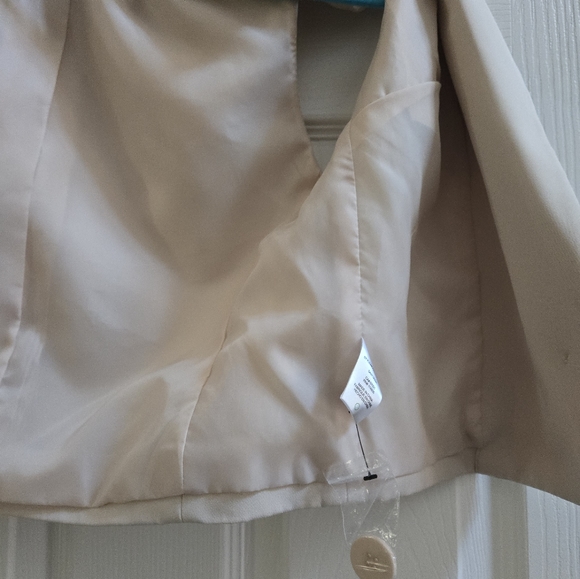 A cute, new without tag vest size Small. - Picture 3 of 3